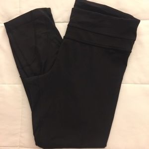 Lululemon black capris size 6